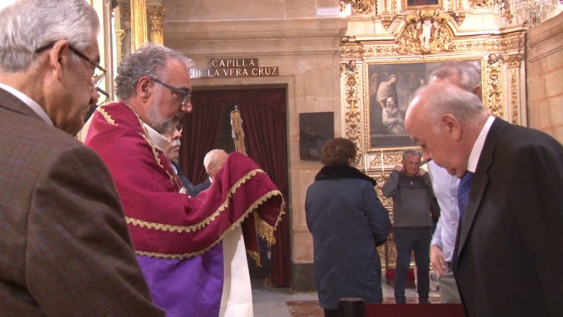 Se suprime el gesto del beso a la Sagrada Reliquia