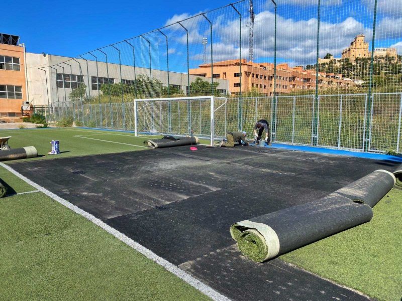 El Ayuntamiento de Caravaca concluye las obras de la pista del colegio de Barranda y comienza la reforma de la pista y patio en el Cervantes