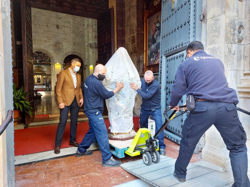 El Ayuntamiento de Caravaca traslada la imagen de La Dolorosa para su restauración