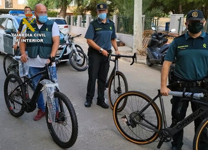 La Guardia Civil desmantela una organización que vendía en la Región bicicletas eléctricas robadas en Madrid