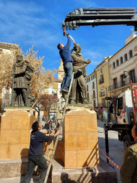 El Ayuntamiento restaura el monumento al Moro y al Cristiano