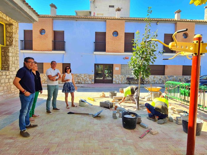 El Ayuntamiento realiza obras en plazas y espacios verdes de pedanías