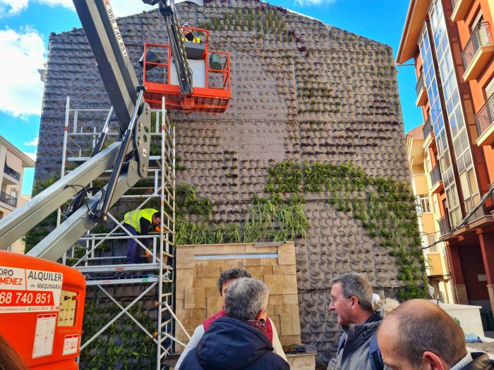 Caravaca crea el jardín vertical más grande la Región