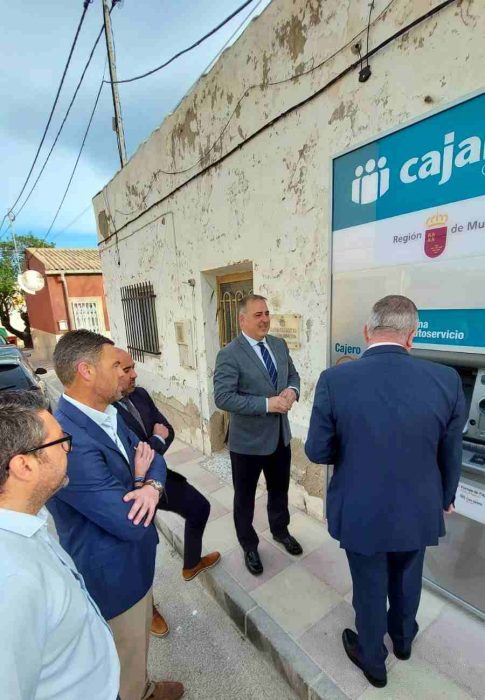 <strong>Las pedanías de Navares, Singla y La Encarnación cuentan con nuevos cajeros</strong>