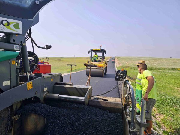 Las obras de reforma de la carretera que da acceso a la pedanía El Moralejo estarán finalizadas la próxima semana